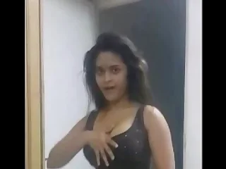 .com – Off colour Indian Babe Navneeta Dancing Shaking BigTits