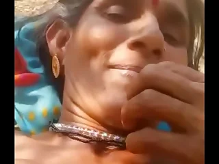 Desi neighbourhood pub aunty pissing and fucking porn video