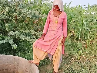 देसी स्टेप सिस्टर अपने छोटे भाई के साथ हिन्दी में चुदाई की गंदी गंदी बातें करते हुए मस्ती में सेक्स का मज़ा ले रही है हिंदी सेक्सी भागी porn video